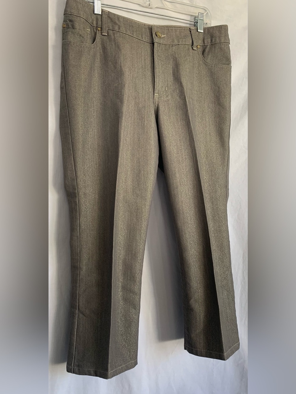 Chico's Size 2.5 Platinum Cropped Ultimate Fit Pants Jeans with Metallic Shimmer